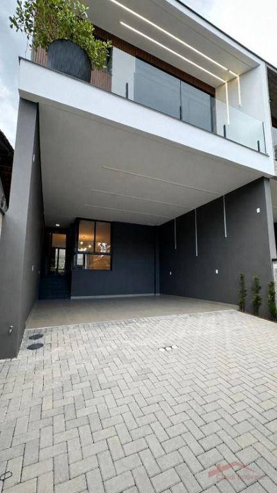 Sobrado, 3 quartos, 202 m² - Foto 1