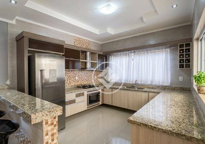 Casa, 3 quartos, 211 m² - Foto 2