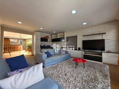 Casa, 3 quartos, 201 m² - Foto 1