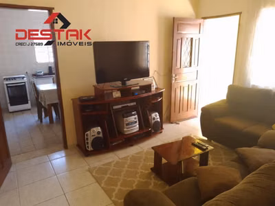 Casa, 2 quartos, 200 m² - Foto 1
