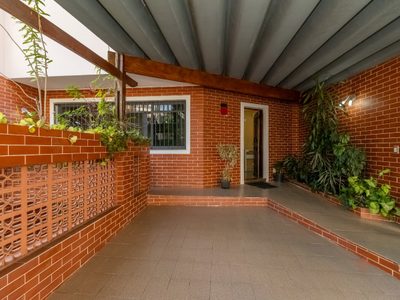 Casa, 3 quartos, 228 m² - Foto 1