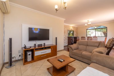 Casa, 4 quartos, 202 m² - Foto 2
