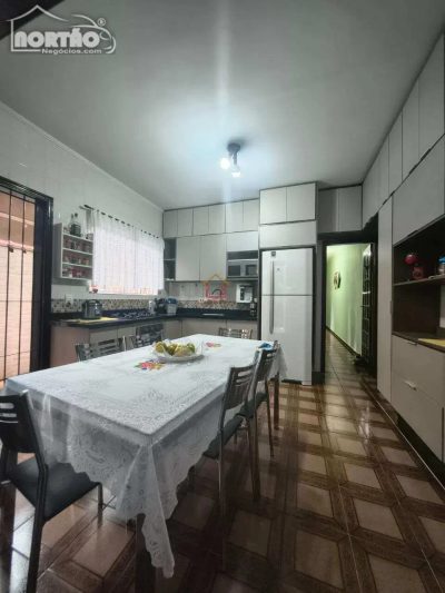 Casa, 4 quartos, 140 m² - Foto 3