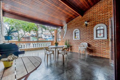Casa, 2 quartos, 230 m² - Foto 1