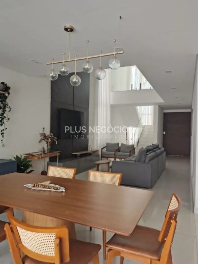 Casa, 3 quartos, 271 m² - Foto 1