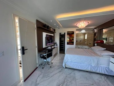 Casa, 3 quartos, 283 m² - Foto 1