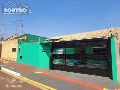 Casa, 4 quartos, 107 m² - Foto 1