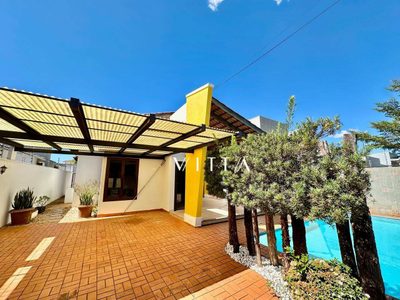 Casa, 3 quartos, 228 m² - Foto 1