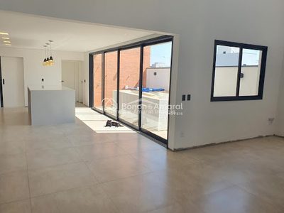 Casa, 3 quartos, 212 m² - Foto 1