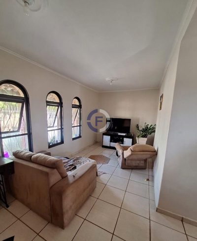 Casa, 3 quartos, 193 m² - Foto 1