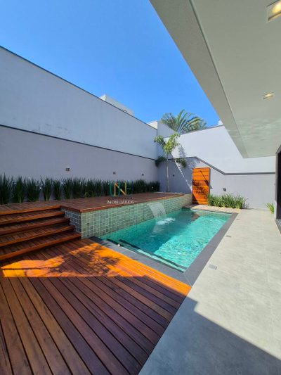 Casa, 5 quartos, 335 m² - Foto 1