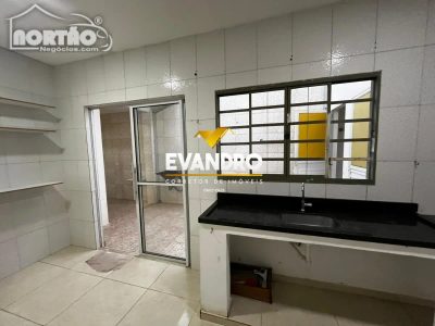 Casa, 2 quartos, 70 m² - Foto 1