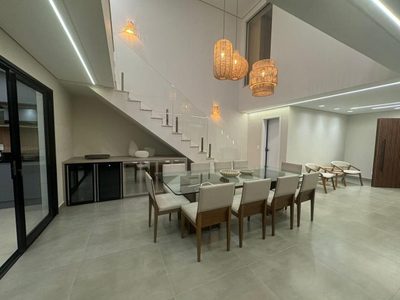 Casa, 4 quartos, 210 m² - Foto 1