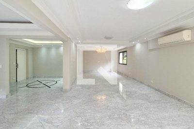 Apartamento, 3 quartos, 242 m² - Foto 2