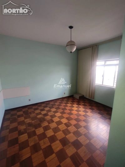 Casa, 6 quartos, 350 m² - Foto 3