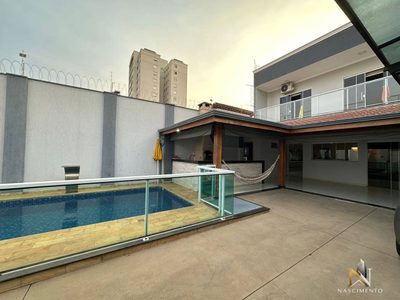 Casa, 3 quartos, 290 m² - Foto 1