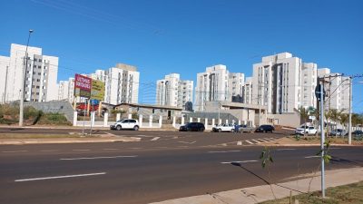Loteamento e Condomínio - Foto 1