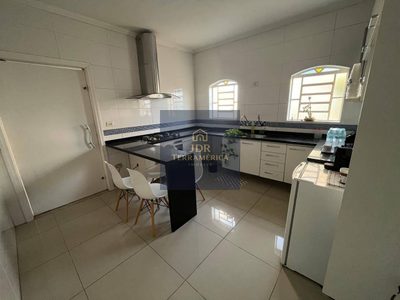 Casa, 2 quartos, 187 m² - Foto 1