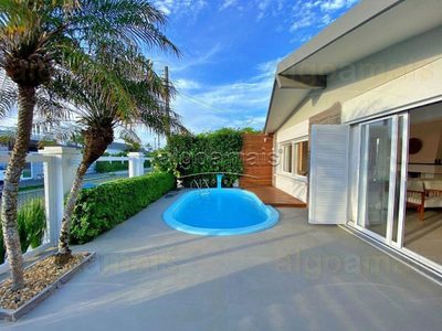Casa, 4 quartos, 180 m² - Foto 1
