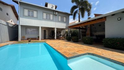 Sobrado, 4 quartos, 249 m² - Foto 1