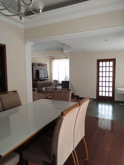 Casa, 3 quartos, 213 m² - Foto 1