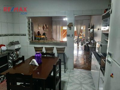 Casa, 4 quartos, 230 m² - Foto 1