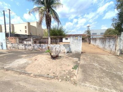 Casa, 3 quartos, 255 m² - Foto 1