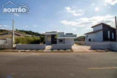 Casa, 6 quartos, 180 m² - Foto 1