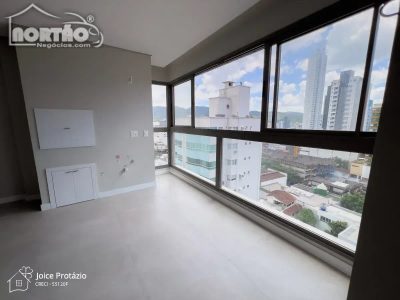Casa, 6 quartos, 137 m² - Foto 2