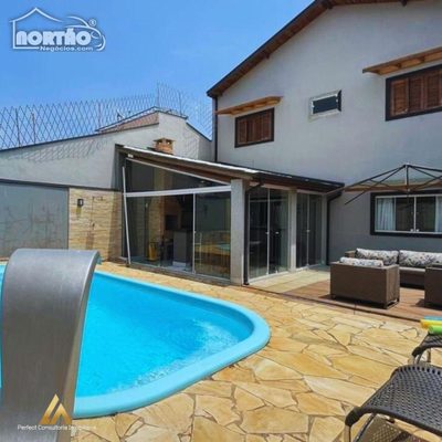 Casa, 4 quartos, 180 m² - Foto 1