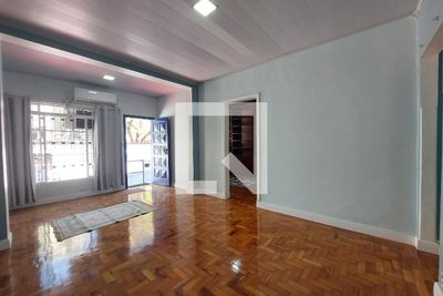 Casa, 3 quartos, 215 m² - Foto 1
