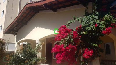 Casa, 3 quartos, 208 m² - Foto 1