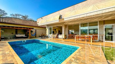 Casa, 3 quartos, 238 m² - Foto 1