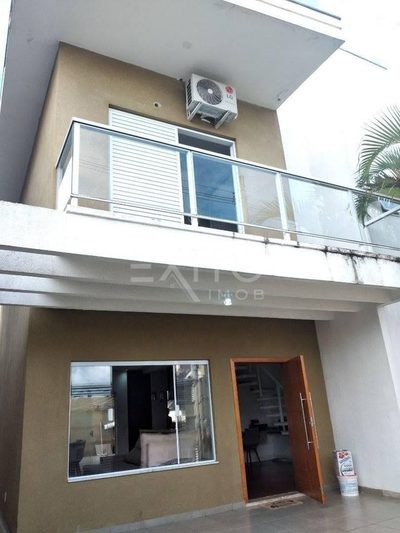Casa, 3 quartos, 141 m² - Foto 1