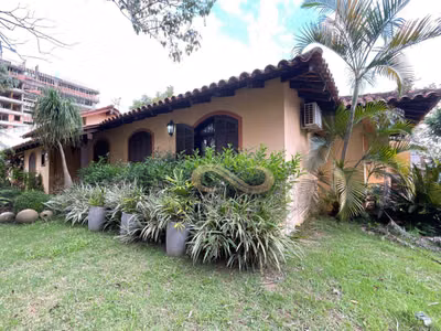 Casa, 3 quartos, 250 m² - Foto 1