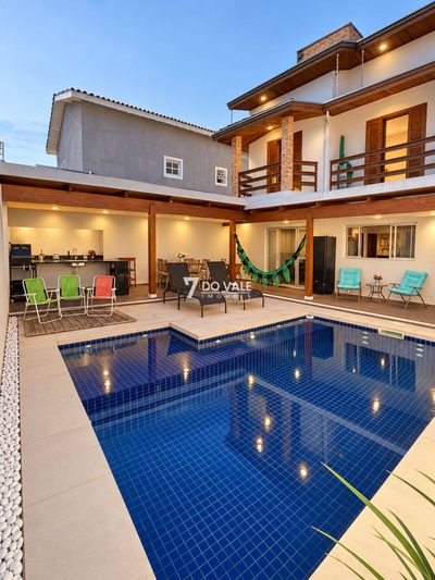 Casa, 3 quartos, 200 m² - Foto 1