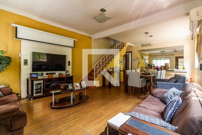 Casa, 3 quartos, 240 m² - Foto 1