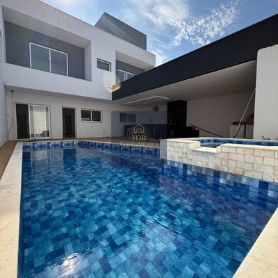 Casa, 3 quartos, 221 m² - Foto 1