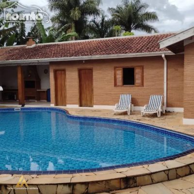 Casa, 6 quartos, 240 m² - Foto 1