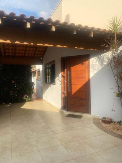 Casa, 3 quartos, 178 m² - Foto 1