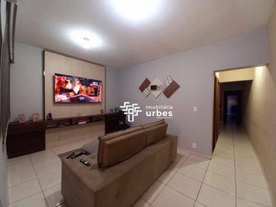 Casa, 3 quartos, 249 m² - Foto 2