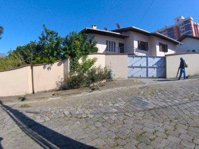 Casa, 6 quartos, 333 m² - Foto 2