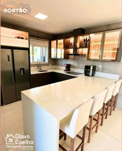 Casa, 5 quartos, 214 m² - Foto 3