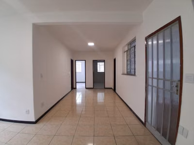Casa, 3 quartos, 220 m² - Foto 1
