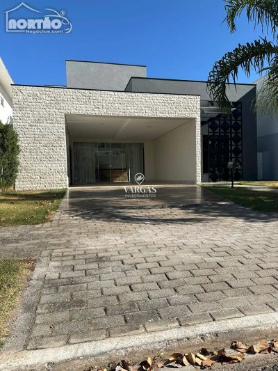 Casa, 4 quartos, 236 m² - Foto 1