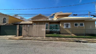 Casa, 3 quartos, 217 m² - Foto 2