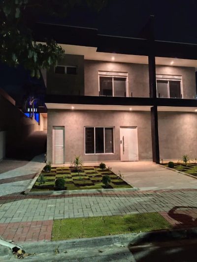 Casa, 4 quartos, 230 m² - Foto 1