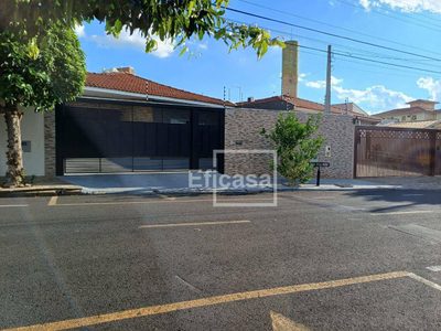 Casa, 3 quartos, 330 m² - Foto 1
