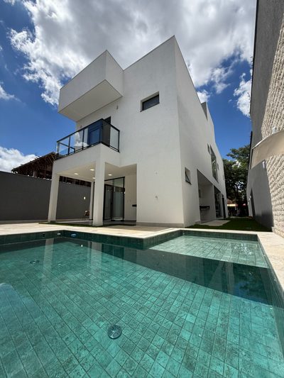 Casa, 4 quartos, 266 m² - Foto 1