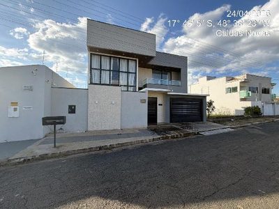 Casa, 3 quartos, 272 m² - Foto 1